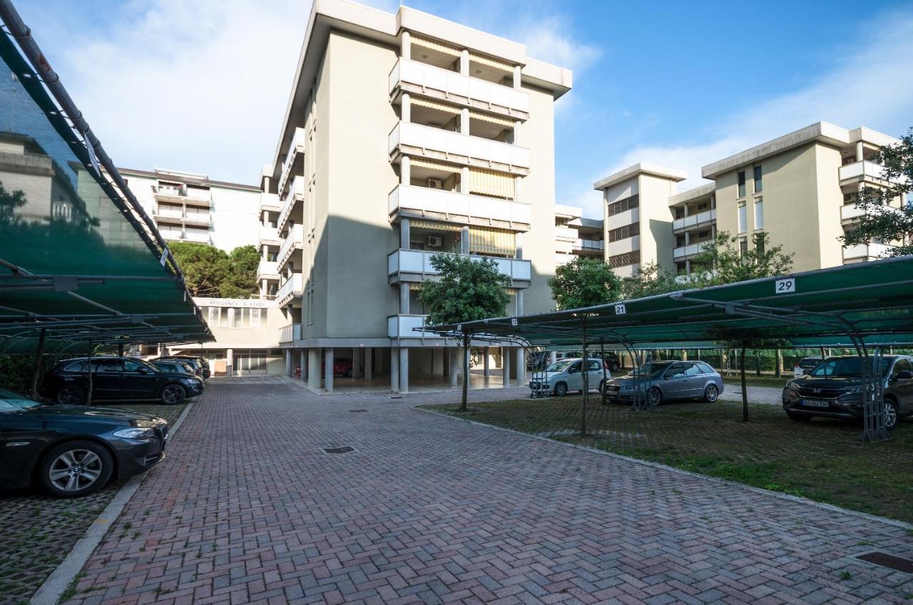 Residence G. Verdi Bibione Buitenkant foto